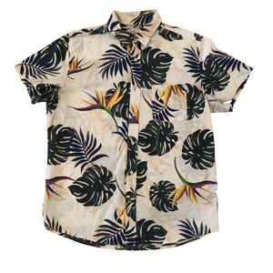 Men's Short Sleeve Tropical Shirt in Good Condition.